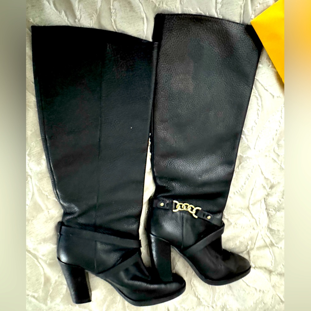 Kate Spade 3.5” heeled tall leather pull on BLACK boots w/ gold chain.